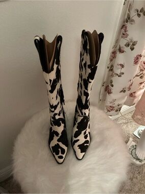 Cow Print Knee-High Pointed Toe Women's Boots - Black & White